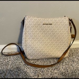 Michael Kors large messenger crossover bag